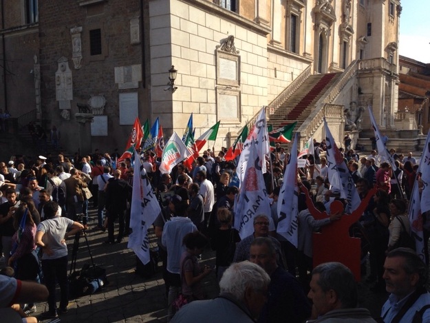 Il sit-in in Piazza del Campidoglio ( © - Gazzetta Regionale)
