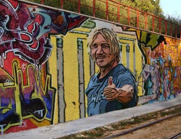 Un murale raffigurante il tecnico foto©facebook