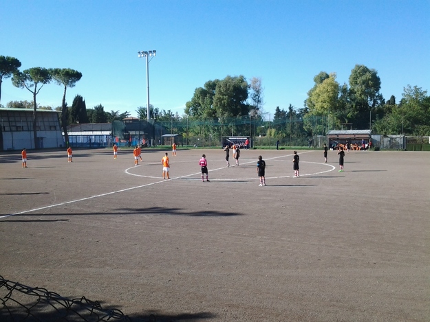 Le due squadre a centrocampo