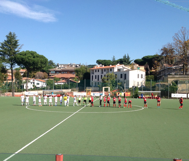 Le due squadre al fischio di inizio
