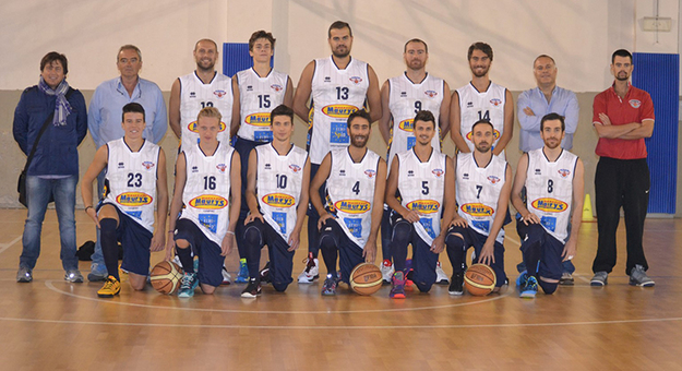 La prima squadra del Grottaferrata. A sinistra Pellegrini