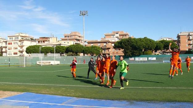 L'esultanza dell'Unipomezia a fine partita (foto©Unipomezia)