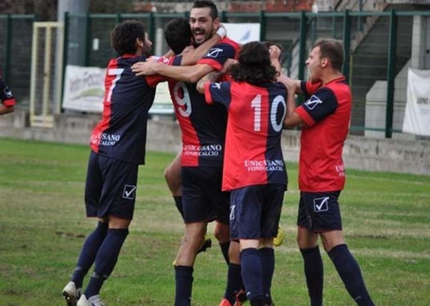 Esulta il Fondi (foto ©unicusanofondicalcio.it)