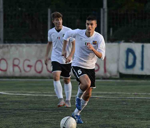 Caccia in azione, sullo sfondo Indino (foto ©Lori)