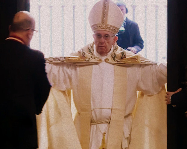 Il momento dell'apertura della Porta Santa, in mondovisione