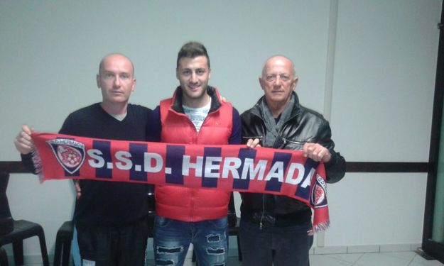 Da sinistra nella foto, il direttore sportivo Marchiori, Sergio Stefanelli e il mister Martinelli