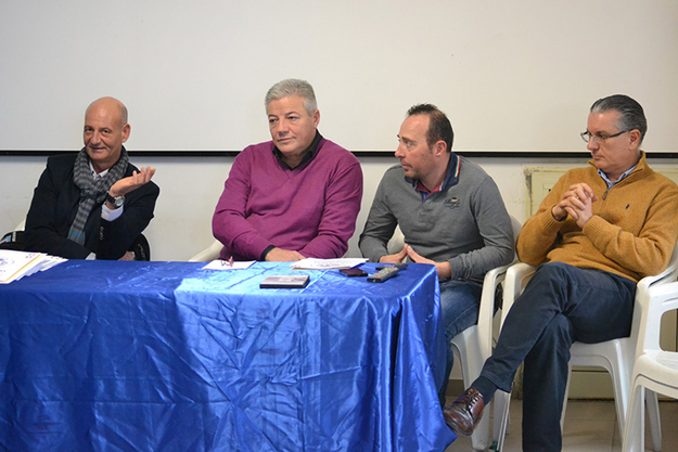 Una foto durante la presentazione