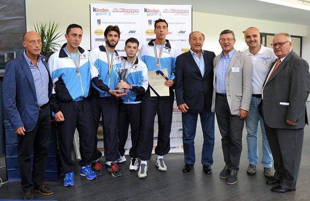 La squadra di sciabola maschile, vincitrice della Coppa Italia 2014, con (da sx) Antonio Buccioni, il Prof. Avv. Emmanuele Emanuele, Fabio Di Muro, Vincenzo Castrucci e Mario Castrucci (Foto © Trifiletti Bizzi)