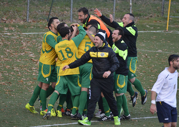 L'Atletico Lariano esulta (foto ©Imperoli)
