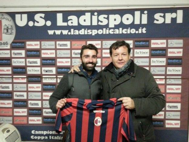 Andrea Cesaro ed il ds Nista con la maglia del Ladispoli