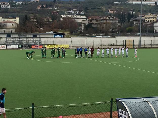 Le squadra a centrocampo 