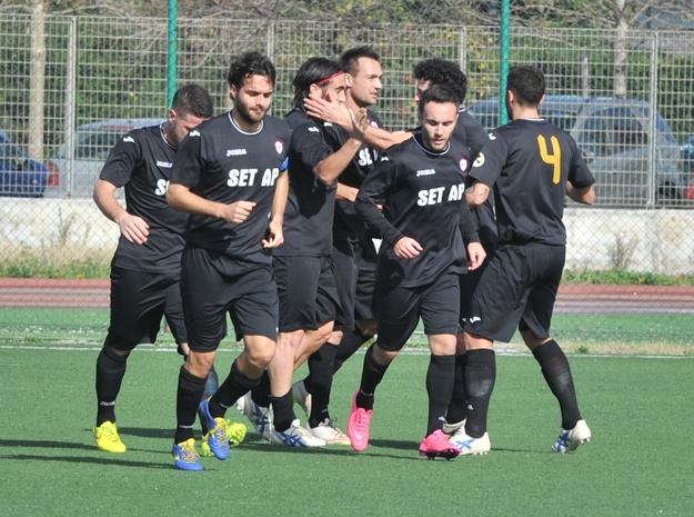 L&apos;abbraccio dopo l&apos;1-0 Foto @Del Gobbo