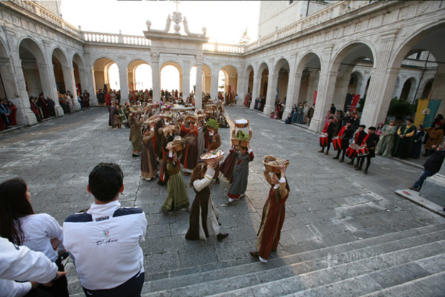Il Corteo Terra Sancti Benedicti, edizione 2015 (dal sito www.abbaziamontecassino.org)