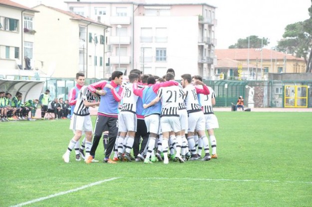 Esulta la Juventus ©viareggiocup.com