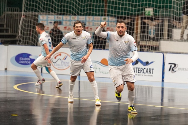 Tiziano Chilelli esulta dopo il momentaneo 1-1