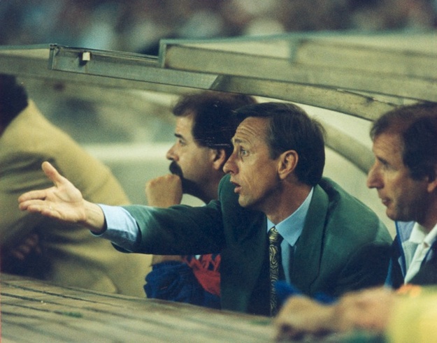 Cruijff sulla panchina del Barcellona