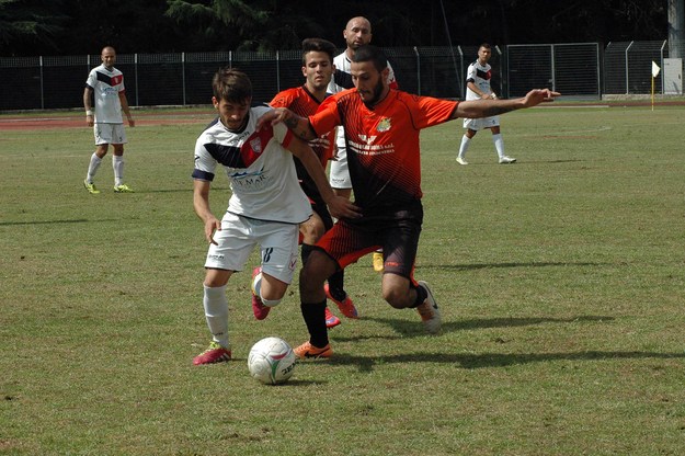 Uno scatto del match tra Calcio Sezze e Sermoneta (Foto©CalcioSezze)