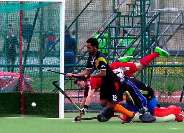 Il possibile rigore non concesso a Singh (foto ©Carla D’Alberto)