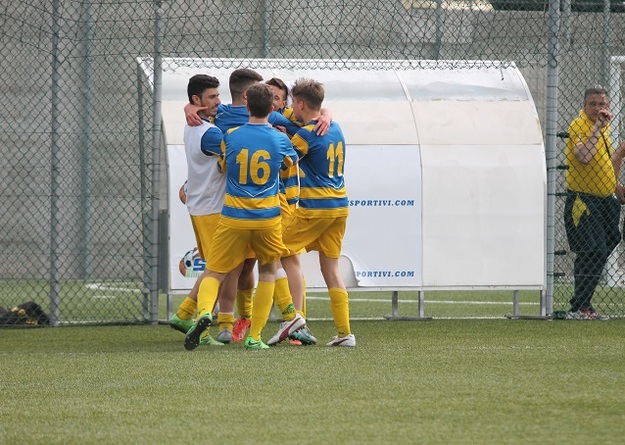 L&apos;esultanza del team di Masi dopo il quinto gol (foto De Cesaris)