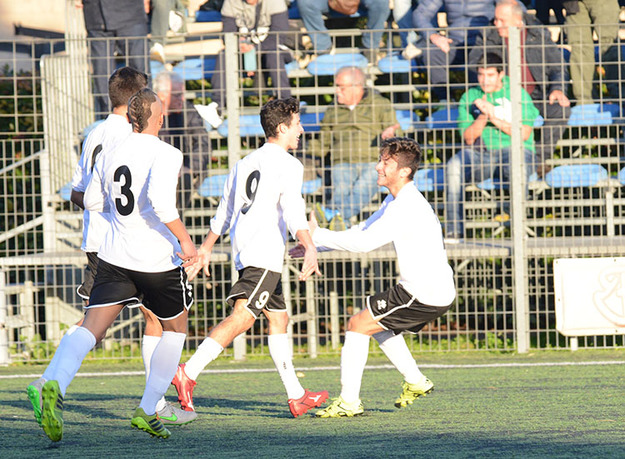 L&apos;esultanza di Onorati dopo il 2-0 nel match del 28 Novembre 2015 (foto ©Lori)