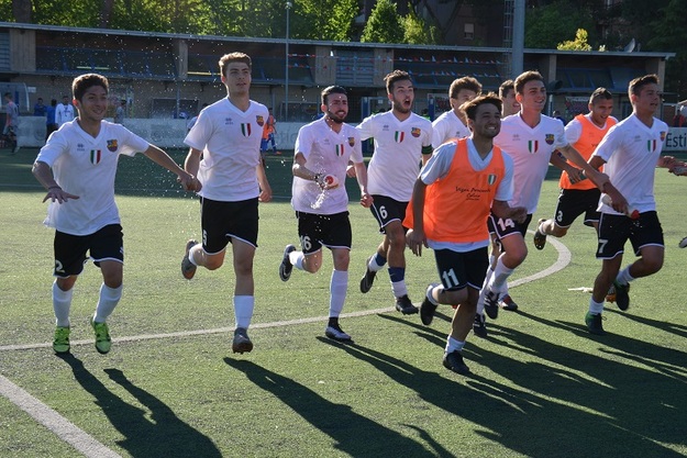 Festa Perconti al termine del match (foto Lori)