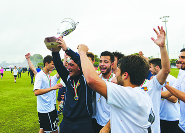 Andrea Persia esulta con i suoi ragazzi (foto ©Lori)