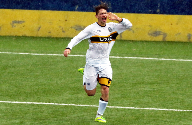 Alessio Saltalamacchia esulta dopo un gol segnato al Ladispoli (foto ©Lori)