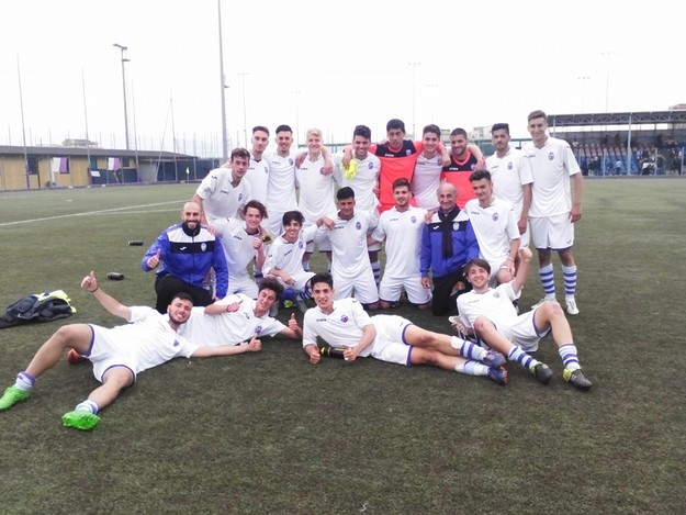 Festa Ostiamare a fine gara (foto ©Facebook A.S.Ostiamare Lido Calcio)