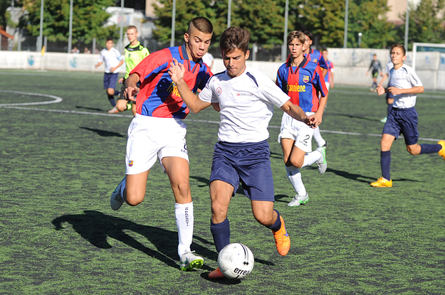 Rossi prova a fermare Mercuri ©Del Gobbo