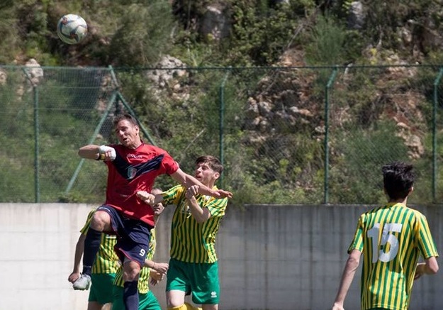 Mario Mariniello prende quota (foto San Michele Calcio)