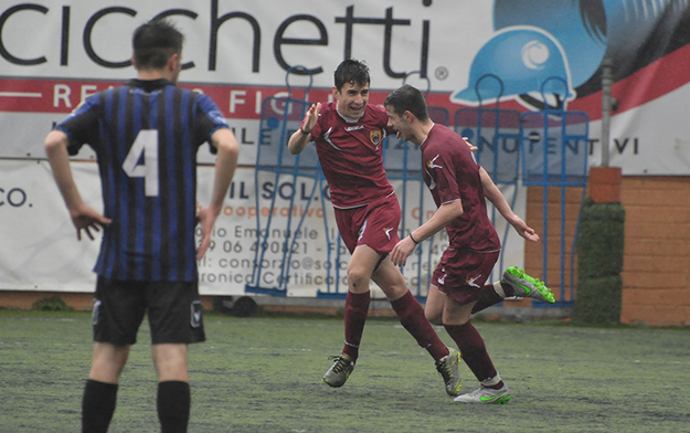 Nicolò De Angelis esulta dopo aver segnato contro il Latina (foto ©Piccirilli)