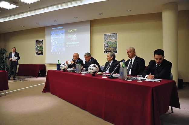 Il tavolo dei relatori: da sinistra Raffaele Minichino, Bruno Molea, Felice Pulici, Nuccio Caridi e Filippo Minichino Foto @ Pioli