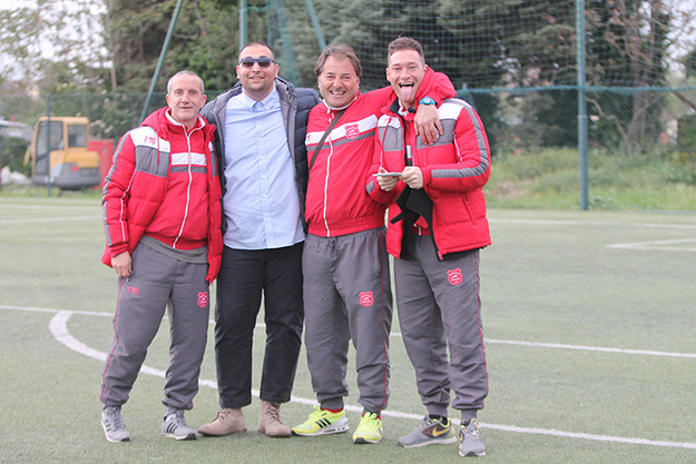 Al centro, in camicia, Michele Maragliulo Foto De Cesaris
