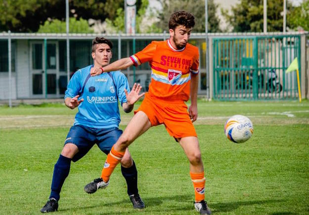 Emiliano Oliva con la maglia della Lupa Roma (Foto©EvaAgosti)