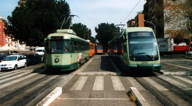 Tram in via Togliatti (foto ©Cugini)