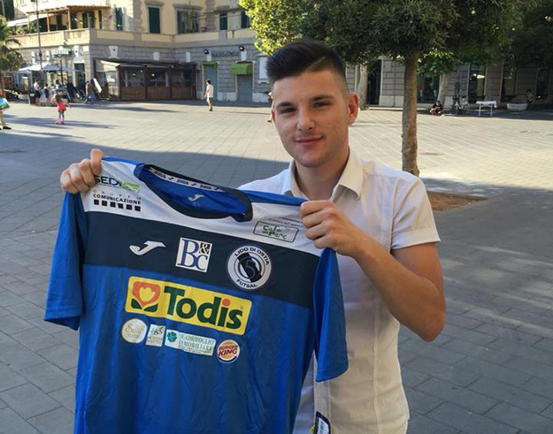 Roberto Crescenzo con la nuova maglia