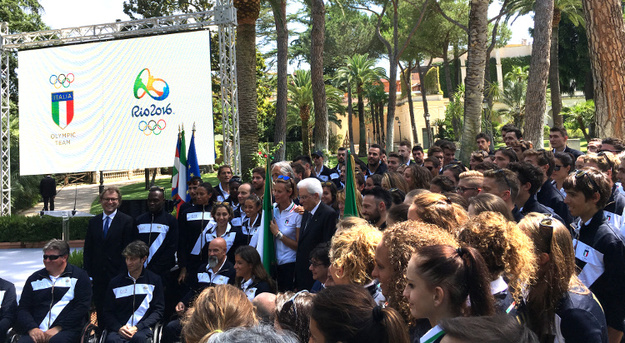 La squadra azzura posa insieme al Presidente Mattarella