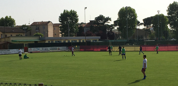 Vigor Perconti in campo per il riscaldamento (foto ©GazReg)