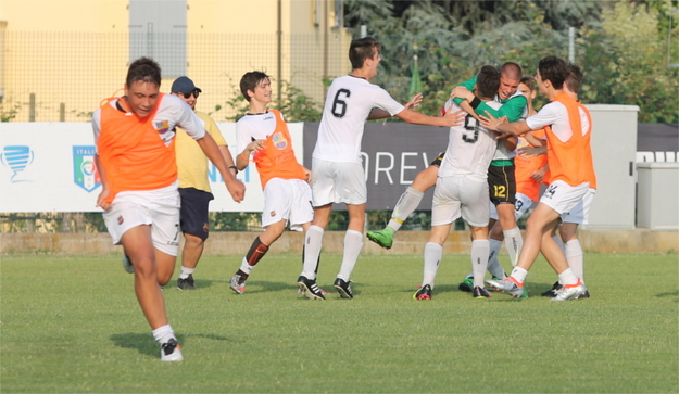 L&apos;esultanza della Vigor Perconti: la finale scudetto è ancora possibile ©Mirna De Cesaris