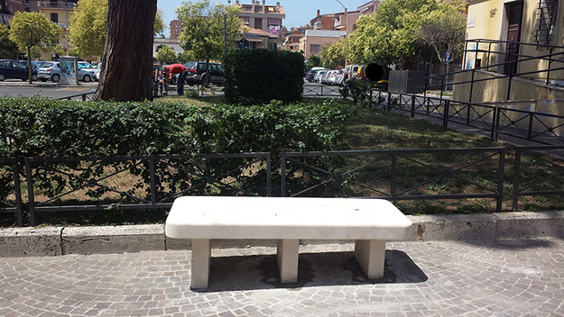 Una delle nuove panchine