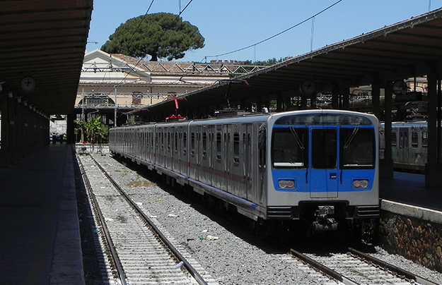 Un treno della Roma Lido