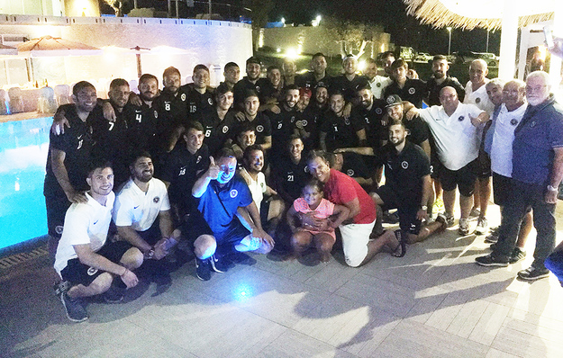 Unipomezia Virtus: la foto di gruppo durante la serata di presentazione della squadra
