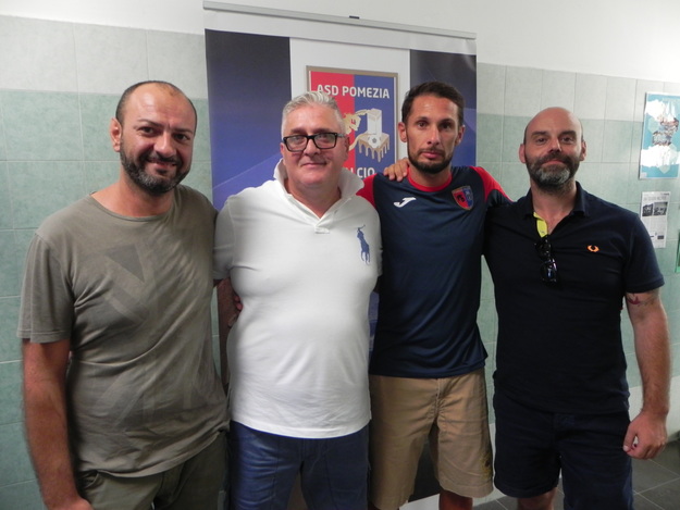 D&apos;Alessio accolto in società (foto Pomezia Calcio)