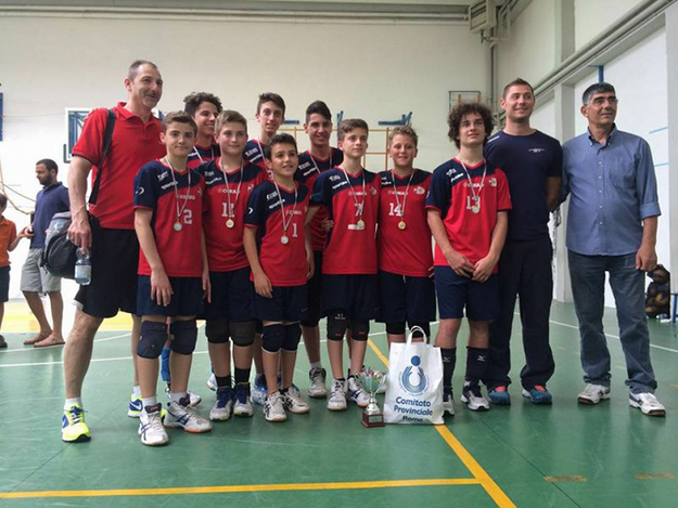 Il gruppo del Volley Ladispoli che ha partecipato al Memorial Favretto