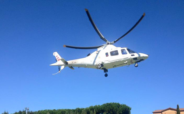 L&apos;elicottero che sorvola il campo Roma
