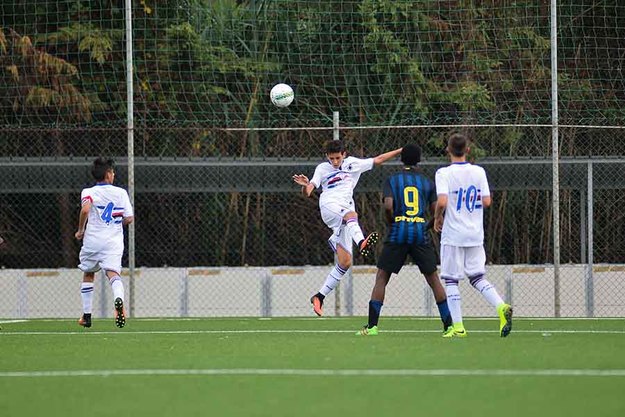 Cinquina blucerchiata sull&apos;Inter