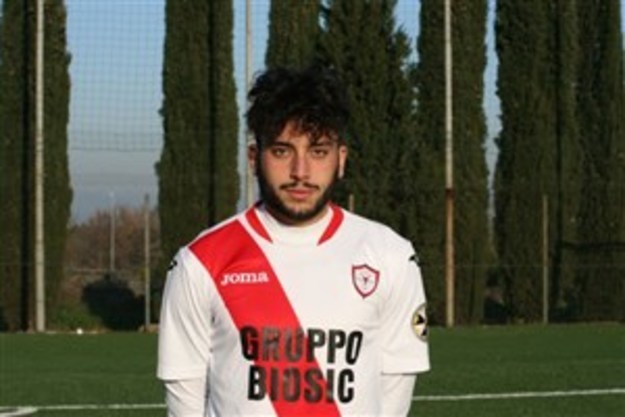 Stefano Greco con la maglia della Nuova Monterosi