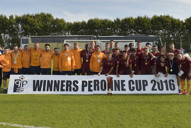 La Roma con la Peronne Cup vinta ad agosto ©asroma.it