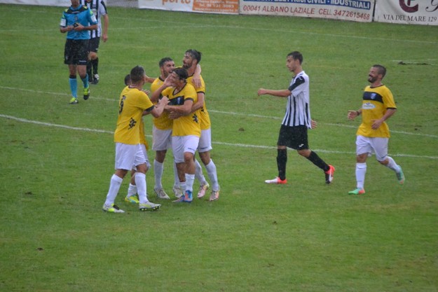 L&apos;esultanza dopo il gol di Traditi
