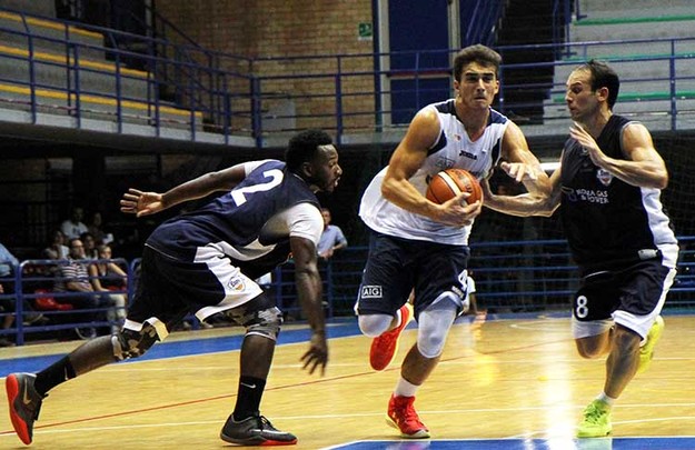 Una fase di gioco (©latinabasket.it)